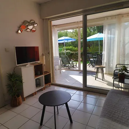 Apartment Spacieux T2 Avec Jardin, Loggia, Terrasse Et Box Prive A - Fr-1-472a-225 *