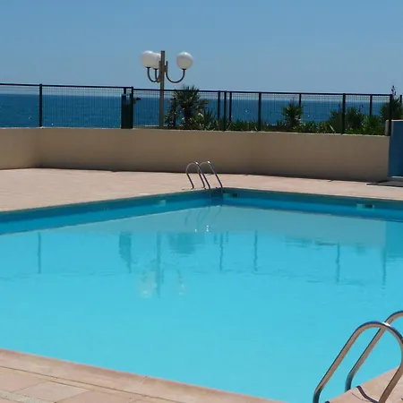 Spacieux T2 Avec Jardin, Loggia, Terrasse Et Box Privé à - Fr-1-472a-225 Appartamento
