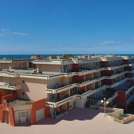 Apartment Spacieux T2 Avec Jardin, Loggia, Terrasse Et Box Prive A - Fr-1-472a-225